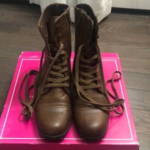 Wanted lace up combat boots